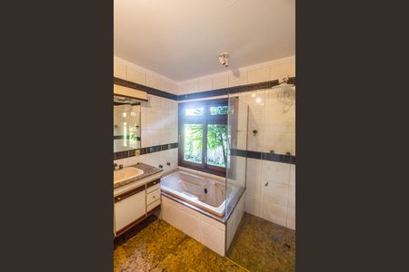 Casa de condomínio à venda com 420m², 3 quartos e 6 vagasBanheiro da Suíte