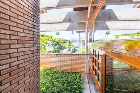 Casa de condomínio à venda com 420m², 3 quartos e 6 vagasVista