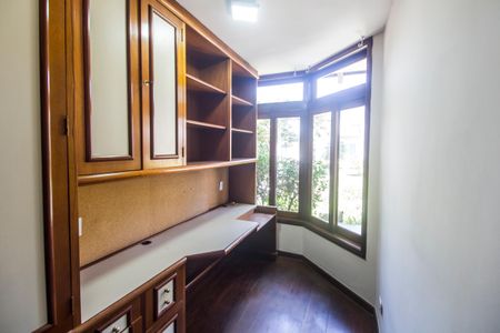 Casa de condomínio à venda com 420m², 3 quartos e 6 vagasEscritório