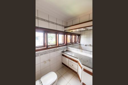 Casa de condomínio à venda com 420m², 3 quartos e 6 vagasBanheiro da Suíte