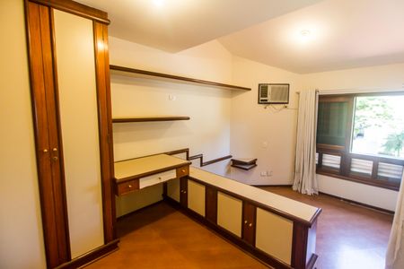 Casa de condomínio à venda com 420m², 3 quartos e 6 vagasSuíte 3