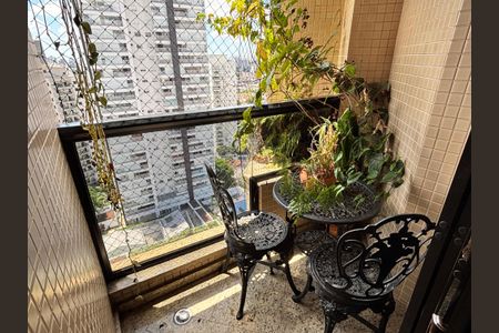 Apartamento para alugar com 225m², 3 quartos e 2 vagasSuíte