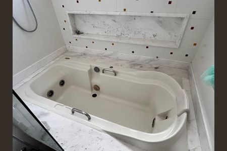 Apartamento para alugar com 225m², 3 quartos e 2 vagasBanheiro da Suíte