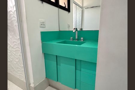 Apartamento para alugar com 225m², 3 quartos e 2 vagasBanheiro Social