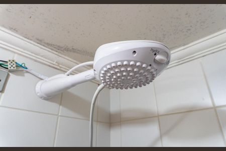 Banheiro de kitnet/studio para alugar com 1 quarto, 34m² em Jabaquara, São Paulo