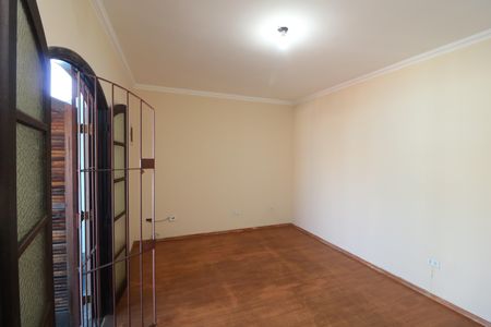Casa para alugar com 125m², 3 quartos e 2 vagasSuíte