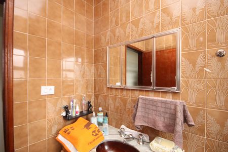 Casa à venda com 125m², 4 quartos e 2 vagasBanheiro 1