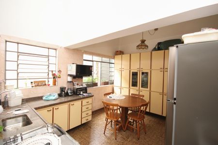 Casa à venda com 125m², 4 quartos e 2 vagasCozinha 