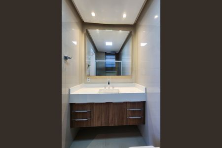 Apartamento à venda com 72m², 2 quartos e 1 vaga Apartamento à venda com 72m², 2 quartos e 1 vagaBanheiro da Suíte