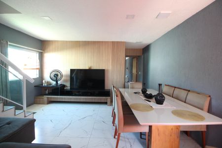 Sala 1 de casa para alugar com 3 quartos, 100m² em Pechincha, Rio de Janeiro