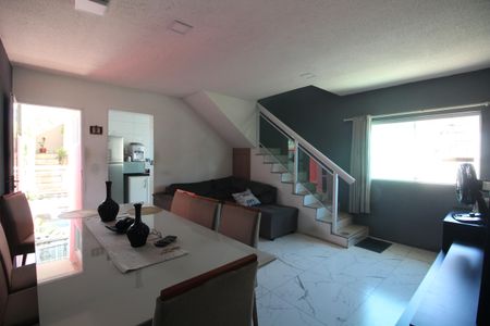 Sala 1 de casa para alugar com 3 quartos, 100m² em Pechincha, Rio de Janeiro