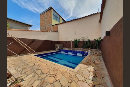 Casa à venda com 197m², 4 quartos e 2 vagasÁrea externa