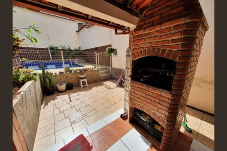 Casa à venda com 197m², 4 quartos e 2 vagasÁrea externa