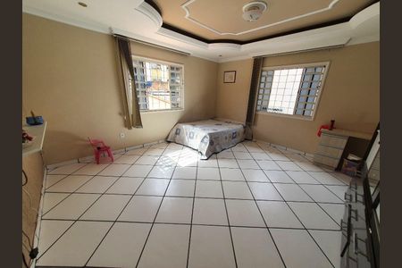 Casa à venda com 197m², 4 quartos e 2 vagasQuarto
