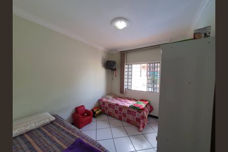 Quarto de casa à venda com 4 quartos, 197m² em Parque Xangri-lá, Contagem