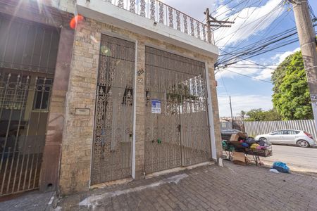 Casa para alugar com 180m², 2 quartos e 1 vagaFachada