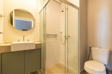 Banheiro de kitnet/studio para alugar com 1 quarto, 27m² em Cerqueira César, São Paulo