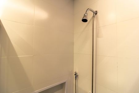Banheiro de kitnet/studio para alugar com 1 quarto, 27m² em Cerqueira César, São Paulo