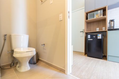 Banheiro de kitnet/studio para alugar com 1 quarto, 27m² em Cerqueira César, São Paulo