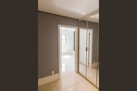 Apartamento para alugar com 202m², 3 quartos e 3 vagas Apartamento para alugar com 202m², 3 quartos e 3 vagasCorredor