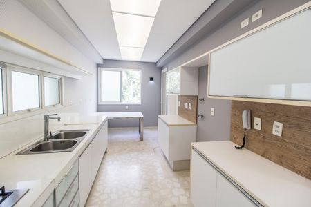 Apartamento para alugar com 202m², 3 quartos e 3 vagas Apartamento para alugar com 202m², 3 quartos e 3 vagasCozinha