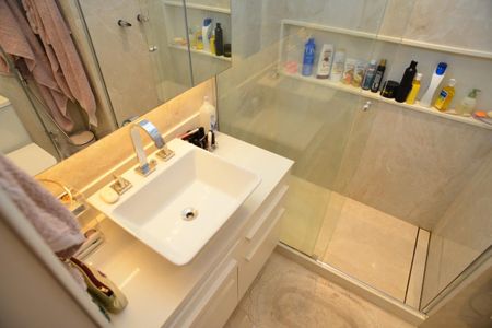 Apartamento à venda com 89m², 2 quartos e 1 vaga Apartamento à venda com 89m², 2 quartos e 1 vagaBanheiro Suíte