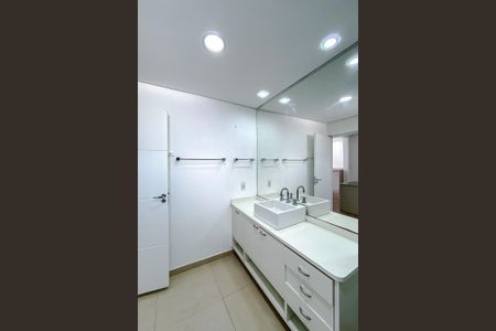 Casa à venda com 180m², 3 quartos e 2 vagas Casa à venda com 180m², 3 quartos e 2 vagasBanheiro da Suíte