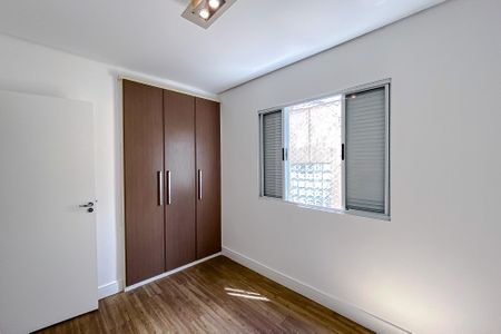 Casa à venda com 180m², 3 quartos e 2 vagas Casa à venda com 180m², 3 quartos e 2 vagasQuarto 2