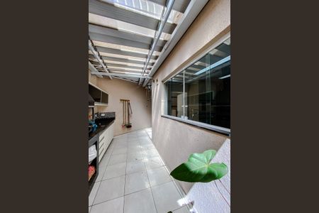 Casa à venda com 180m², 3 quartos e 2 vagas Casa à venda com 180m², 3 quartos e 2 vagasÁrea externa