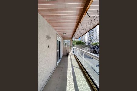 Casa à venda com 180m², 3 quartos e 2 vagas Casa à venda com 180m², 3 quartos e 2 vagasVaranda da Suíte