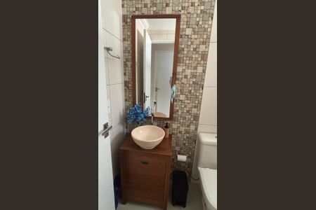 Banheiro de apartamento à venda com 2 quartos, 58m² em Vila Carmosina, São Paulo