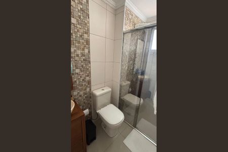 Banheiro de apartamento à venda com 2 quartos, 58m² em Vila Carmosina, São Paulo