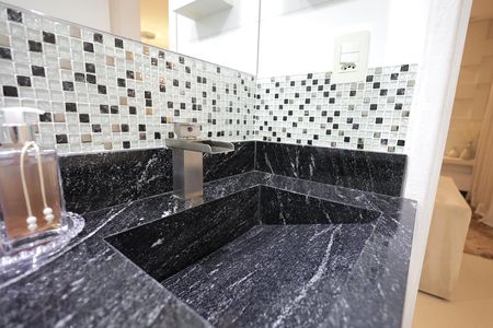 Apartamento à venda com 75m², 2 quartos e 1 vaga Apartamento à venda com 75m², 2 quartos e 1 vagaBanheiro