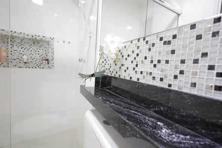 Apartamento à venda com 75m², 2 quartos e 1 vaga Apartamento à venda com 75m², 2 quartos e 1 vagaBanheiro