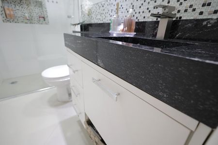 Apartamento à venda com 75m², 2 quartos e 1 vaga Apartamento à venda com 75m², 2 quartos e 1 vagaBanheiro