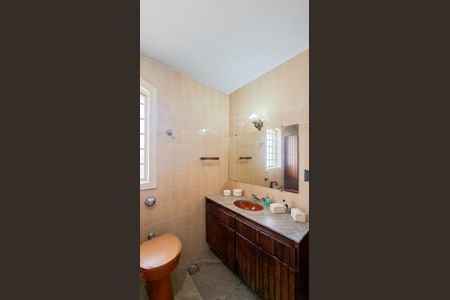 Casa à venda com 328m², 5 quartos e 3 vagasBanheiro da Suíte 2