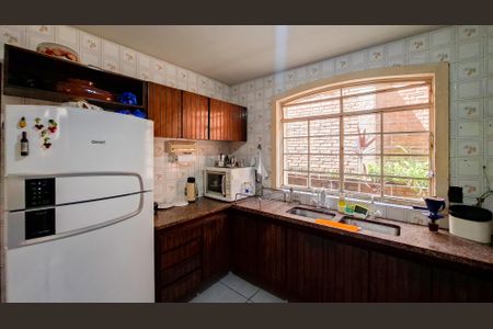 Casa à venda com 328m², 5 quartos e 3 vagasCozinha