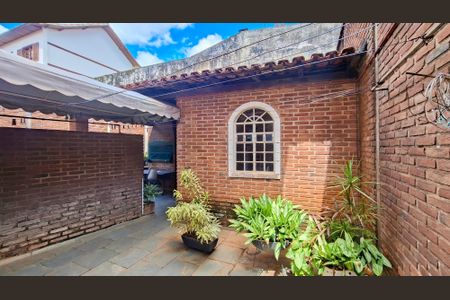 Casa à venda com 328m², 5 quartos e 3 vagasQuintal