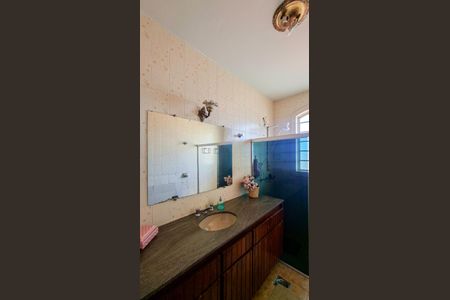 Casa à venda com 328m², 5 quartos e 3 vagasBanheiro Social