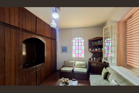 Casa à venda com 328m², 5 quartos e 3 vagasQuarto 2