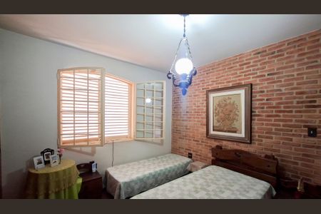 Casa à venda com 328m², 5 quartos e 3 vagasQuarto 4