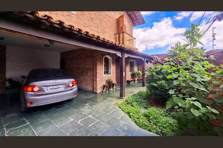 Garagem de casa à venda com 5 quartos, 328m² em Santa Tereza, Belo Horizonte