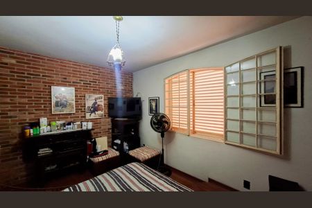 Casa à venda com 328m², 5 quartos e 3 vagasQuarto 2