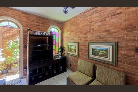 Casa à venda com 328m², 5 quartos e 3 vagasSala de TV