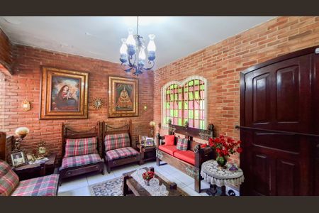 Casa à venda com 328m², 5 quartos e 3 vagasSala