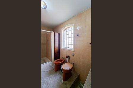 Casa à venda com 328m², 5 quartos e 3 vagasBanheiro da Suíte 2