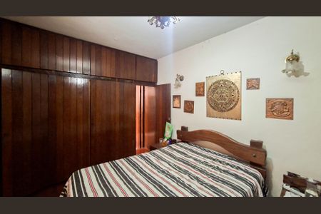 Casa à venda com 328m², 5 quartos e 3 vagasQuarto 2