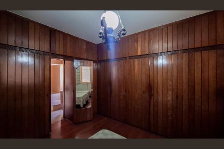 Casa à venda com 328m², 5 quartos e 3 vagasQuarto 4