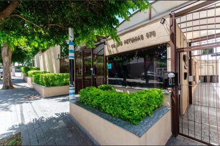 Apartamento para alugar com 47m², 2 quartos e 1 vaga Apartamento para alugar com 47m², 2 quartos e 1 vagaFachada