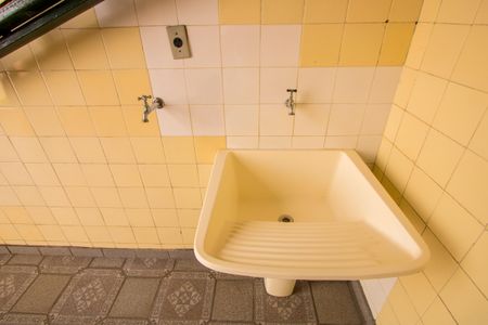 Casa à venda com 118m², 2 quartos e 1 vagaÁrea de serviço